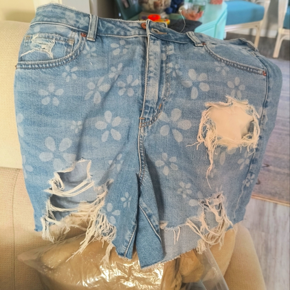 American Eagle Outfitters Blue and White Jean Shorts NWOT Sz 14 Distressed